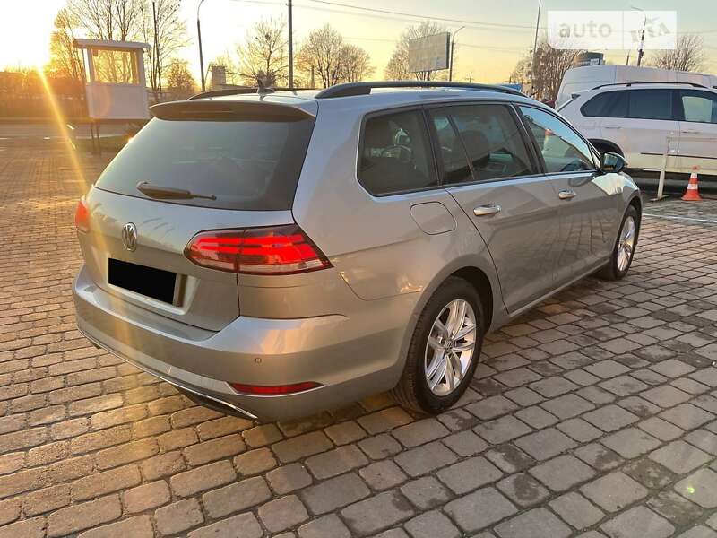 Універсал Volkswagen Golf 2017 в Івано-Франківську