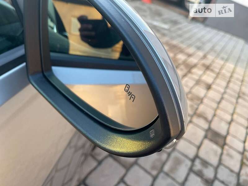 Універсал Volkswagen Golf 2017 в Івано-Франківську