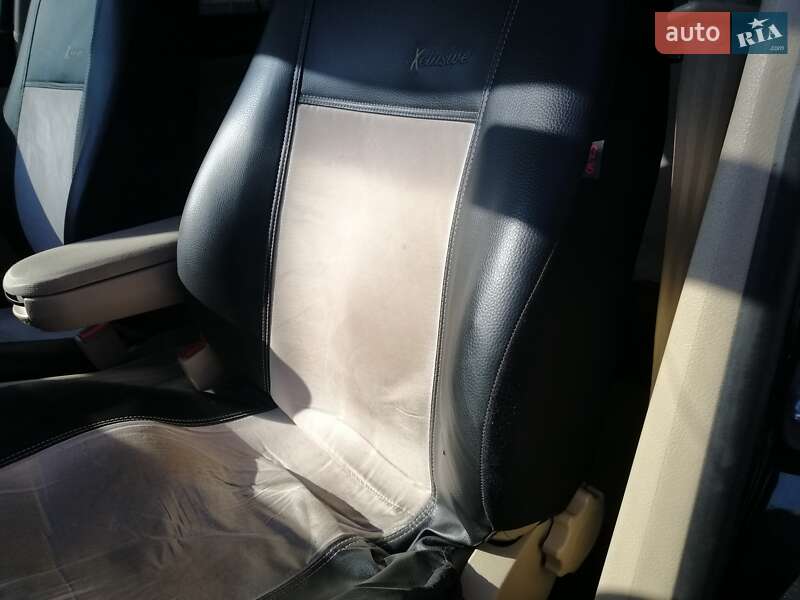 Хетчбек Volkswagen Golf 2001 в Миколаєві