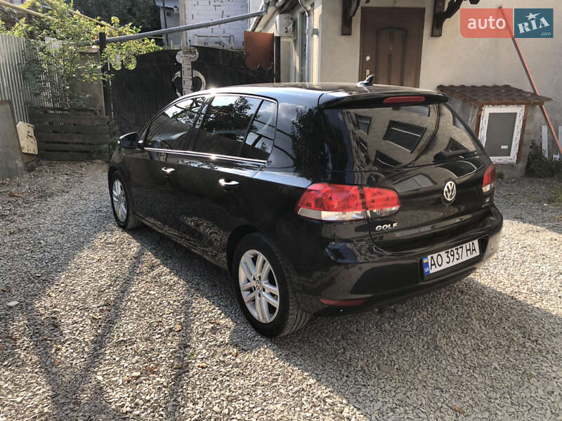 Хетчбек Volkswagen Golf 2012 в Виноградові