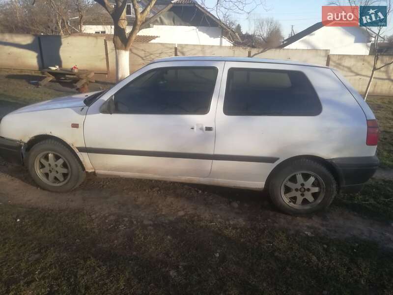 Хэтчбек Volkswagen Golf 1995 в Снятине