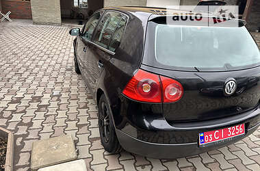 Хэтчбек Volkswagen Golf 2004 в Конотопе