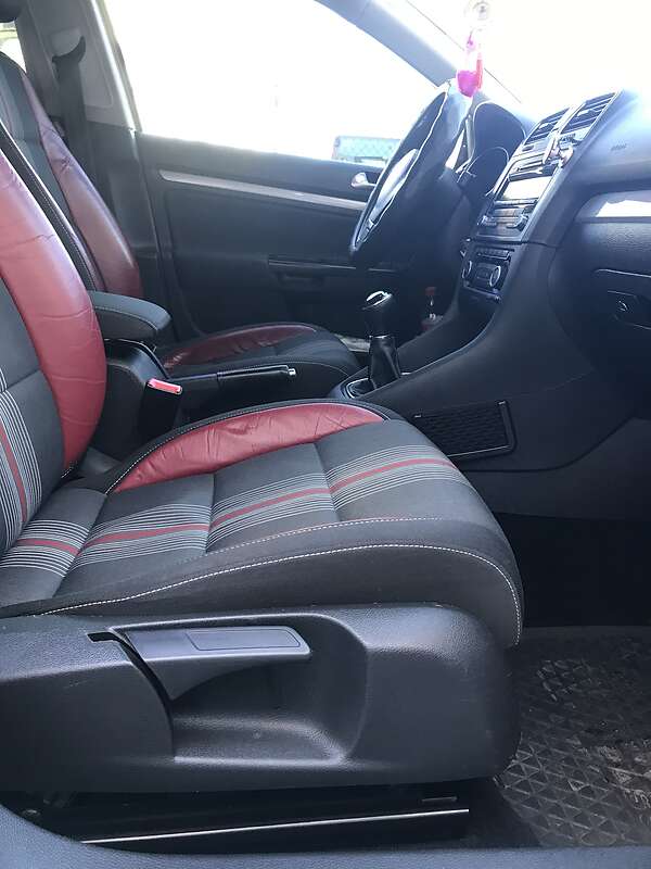 Універсал Volkswagen Golf 2012 в Івано-Франківську