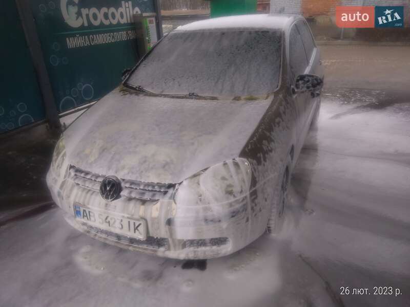 Хэтчбек Volkswagen Golf 2004 в Виннице