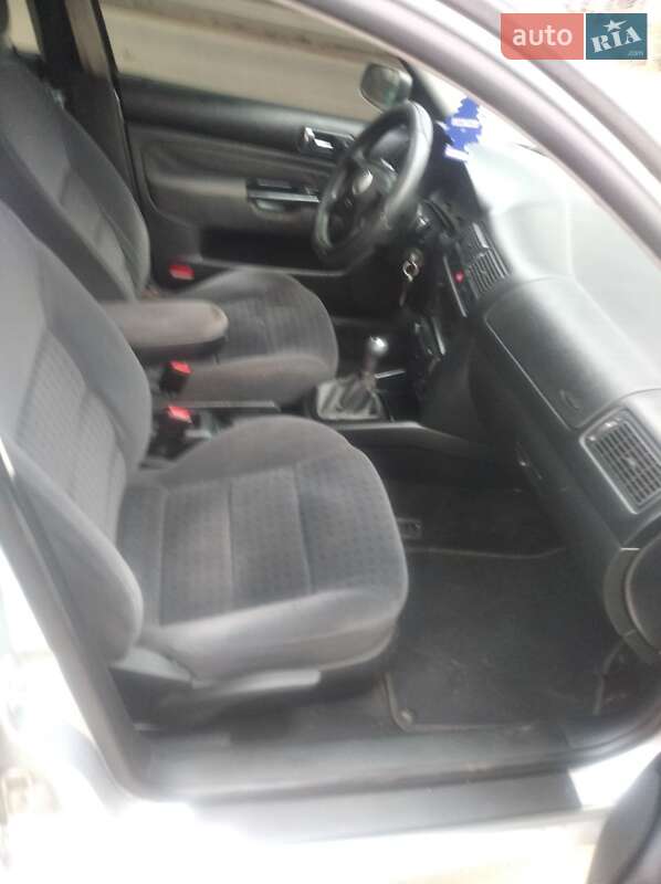 Хетчбек Volkswagen Golf 2000 в Луцьку