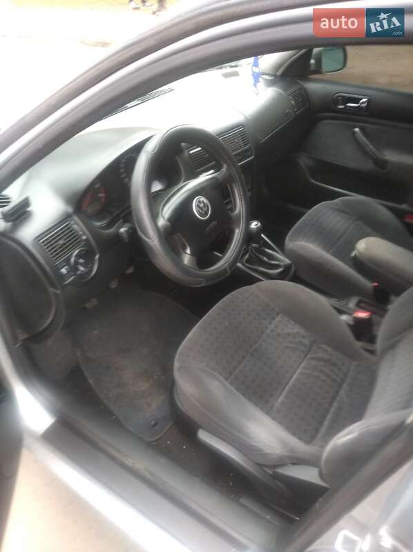 Хетчбек Volkswagen Golf 2000 в Луцьку