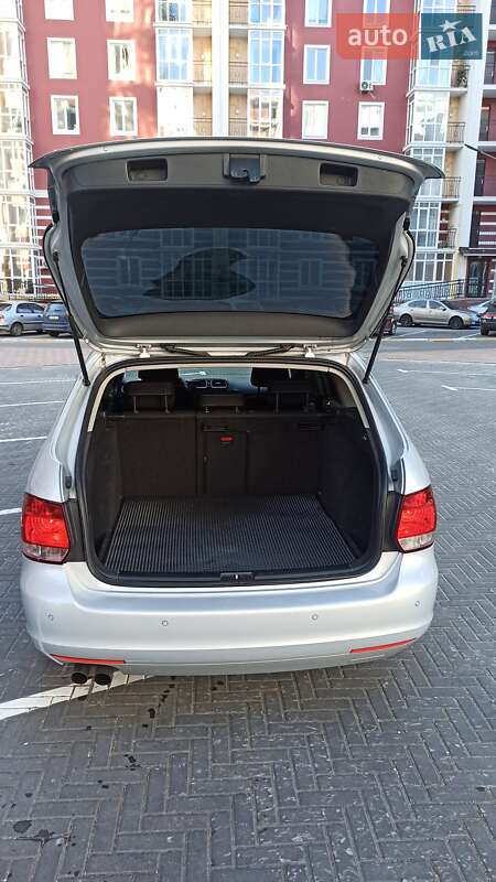 Универсал Volkswagen Golf 2012 в Ирпене