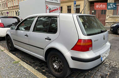 Хэтчбек Volkswagen Golf 1999 в 