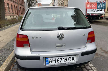 Хэтчбек Volkswagen Golf 1999 в 