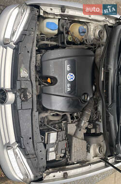 Хэтчбек Volkswagen Golf 1999 в 