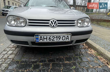 Хэтчбек Volkswagen Golf 1999 в 