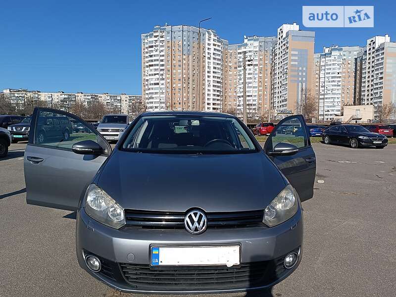 Хэтчбек Volkswagen Golf 2010 в Киеве