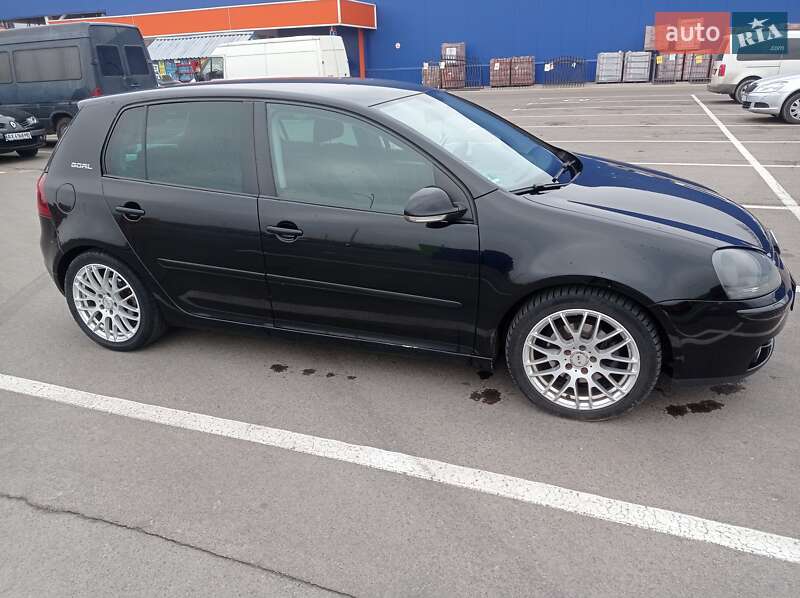 Хетчбек Volkswagen Golf 2006 в Мукачевому