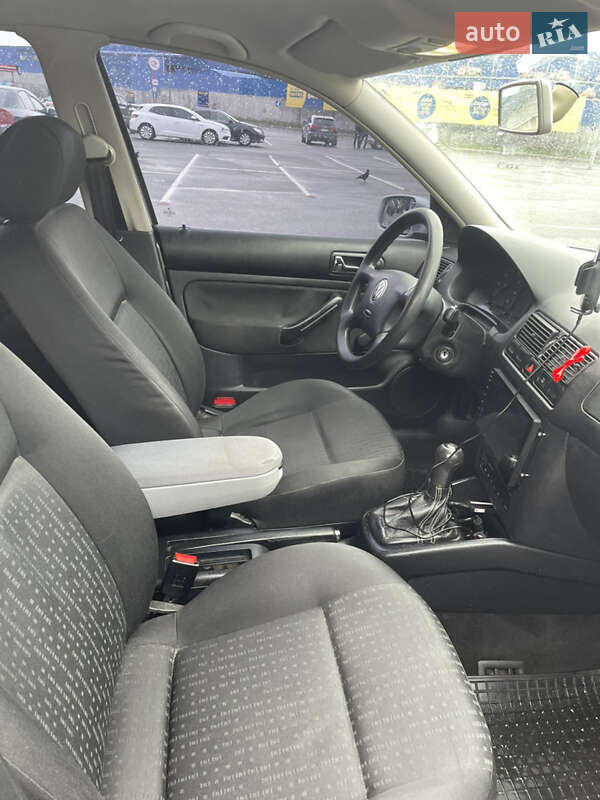 Хэтчбек Volkswagen Golf 2000 в Виннице