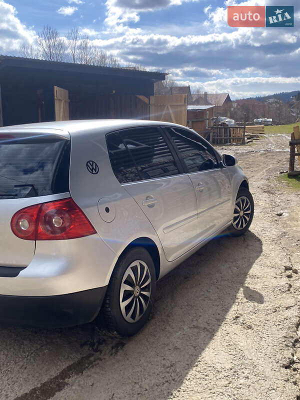 Хэтчбек Volkswagen Golf 2004 в Яремче