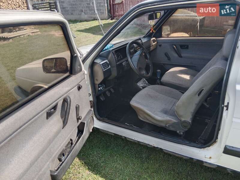 Хэтчбек Volkswagen Golf 1989 в Жовкве