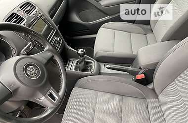 Хэтчбек Volkswagen Golf 2009 в 