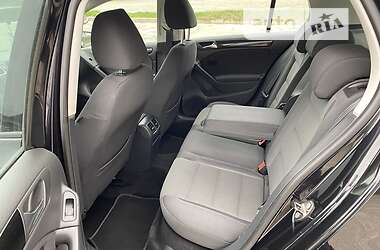 Хэтчбек Volkswagen Golf 2009 в 