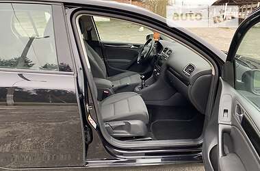 Хэтчбек Volkswagen Golf 2009 в 