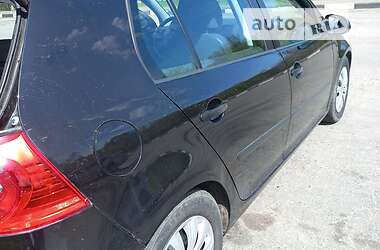 Хэтчбек Volkswagen Golf 2005 в Запорожье