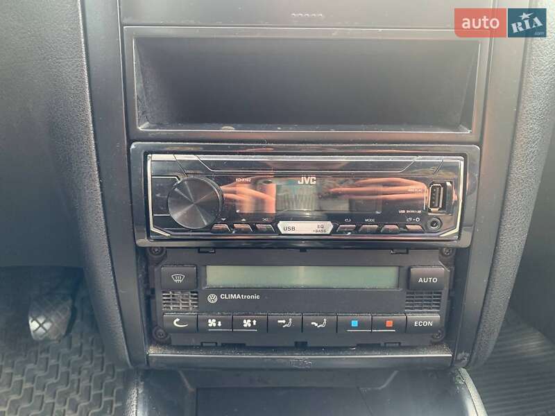 Хетчбек Volkswagen Golf 2000 в Брусилові