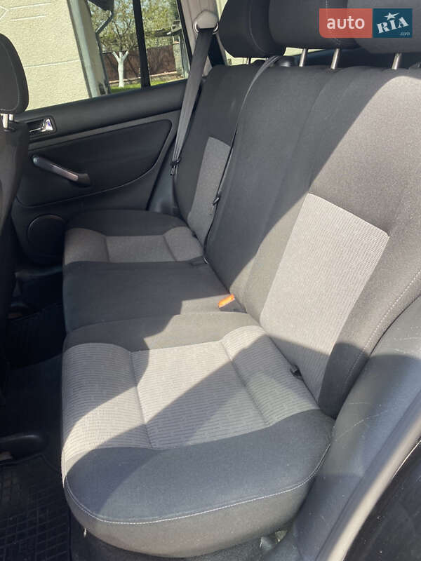 Універсал Volkswagen Golf 2005 в Івано-Франківську