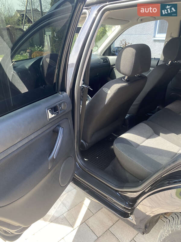 Універсал Volkswagen Golf 2005 в Івано-Франківську