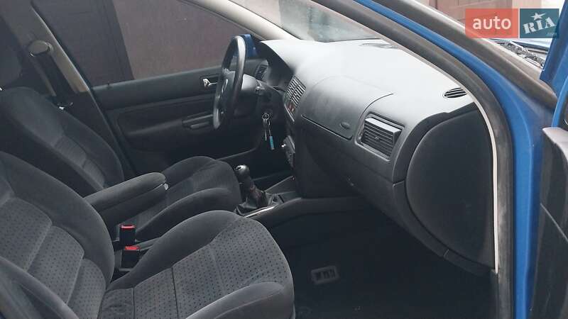 Хетчбек Volkswagen Golf 1999 в Ходореві