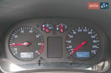 Хэтчбек Volkswagen Golf 1999 в 