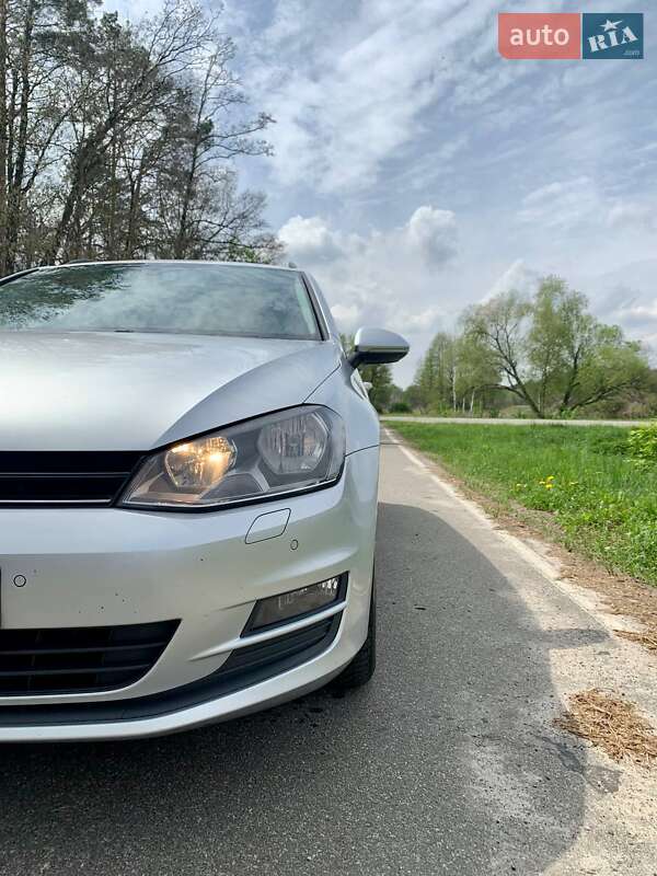 Универсал Volkswagen Golf 2014 в Киеве