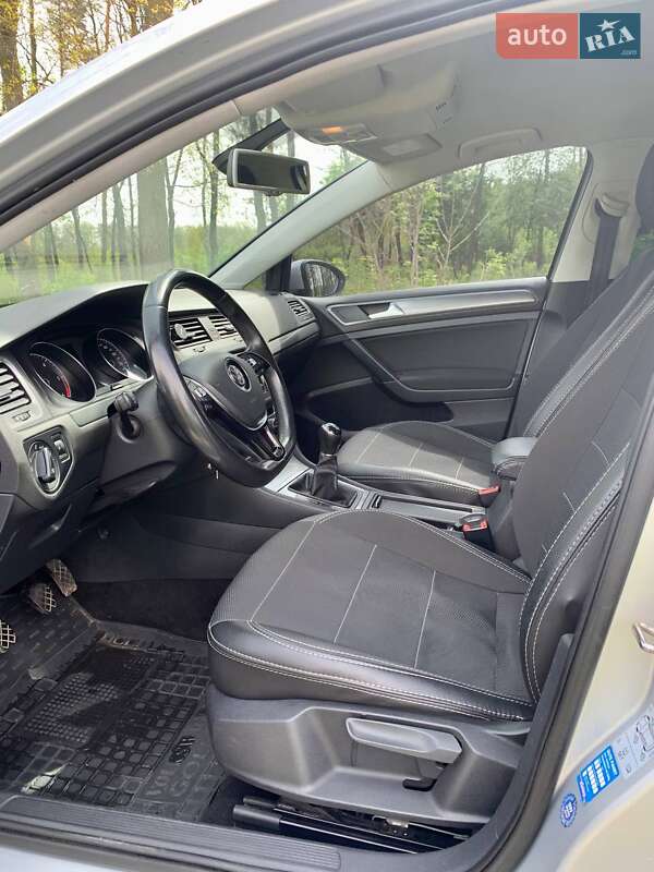 Универсал Volkswagen Golf 2014 в Киеве