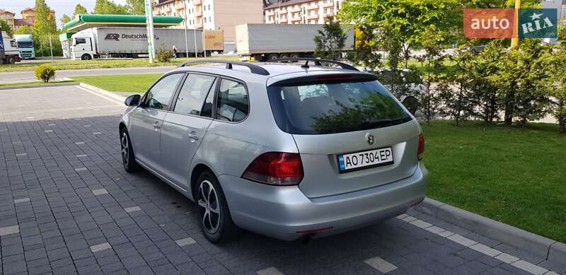 Універсал Volkswagen Golf 2011 в Ужгороді