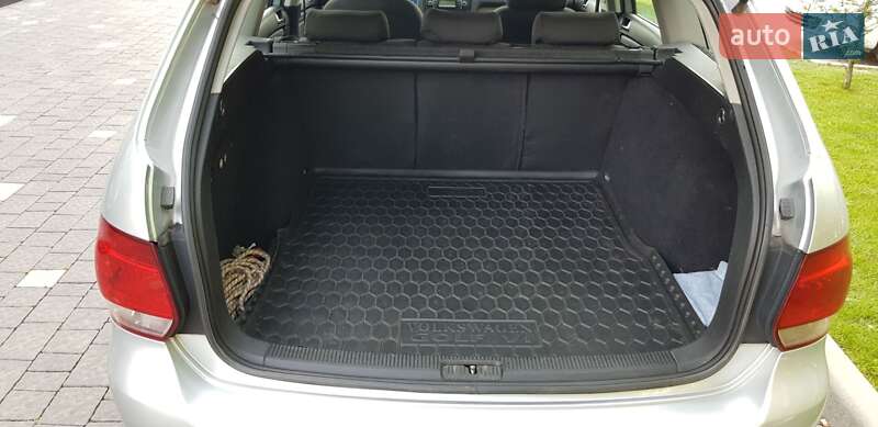 Універсал Volkswagen Golf 2011 в Ужгороді