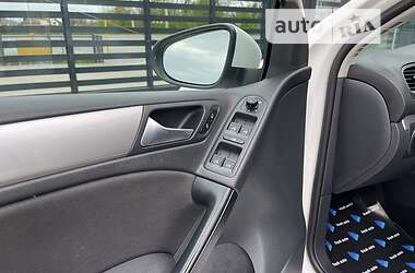 Хэтчбек Volkswagen Golf 2011 в 
