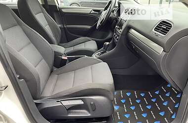 Хэтчбек Volkswagen Golf 2011 в 