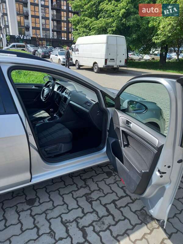 Універсал Volkswagen Golf 2015 в Ужгороді