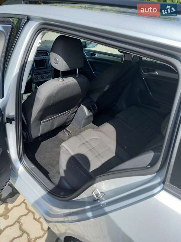 Універсал Volkswagen Golf 2015 в Ужгороді