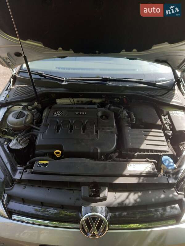 Універсал Volkswagen Golf 2015 в Ужгороді