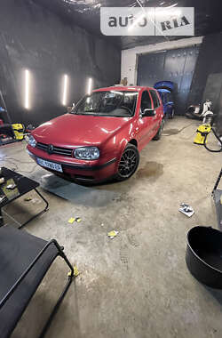 Хэтчбек Volkswagen Golf 2003 в Жовкве