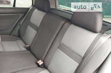 Хетчбек Volkswagen Golf 2003 в Дрогобичі