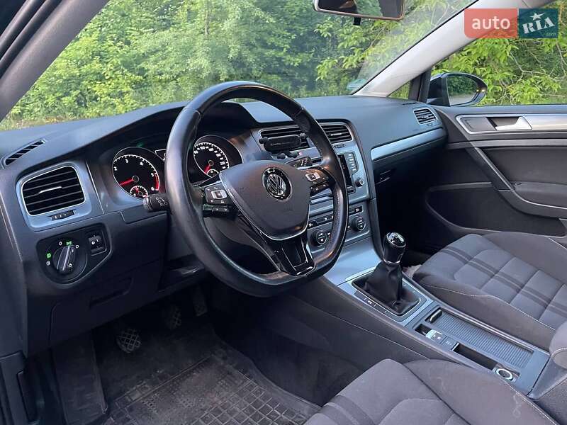 Универсал Volkswagen Golf 2015 в Ирпене