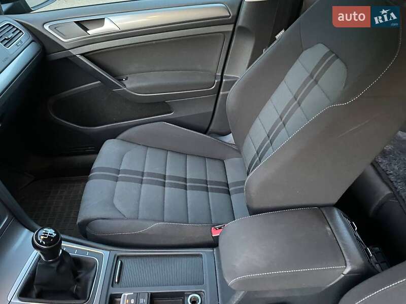 Универсал Volkswagen Golf 2015 в Ирпене