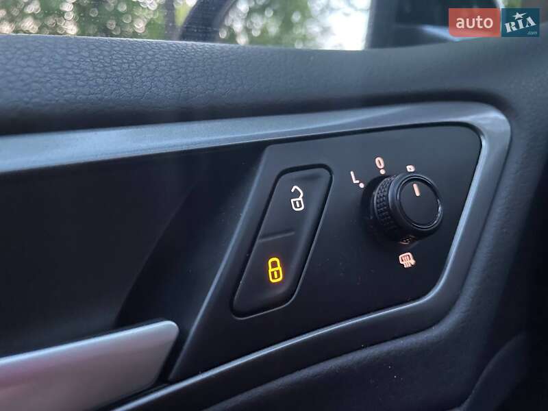 Универсал Volkswagen Golf 2015 в Ирпене