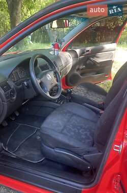 Хэтчбек Volkswagen Golf 1998 в 