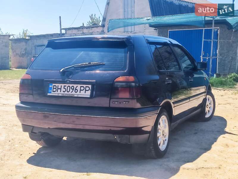 Хетчбек Volkswagen Golf 1994 в Тарутиному