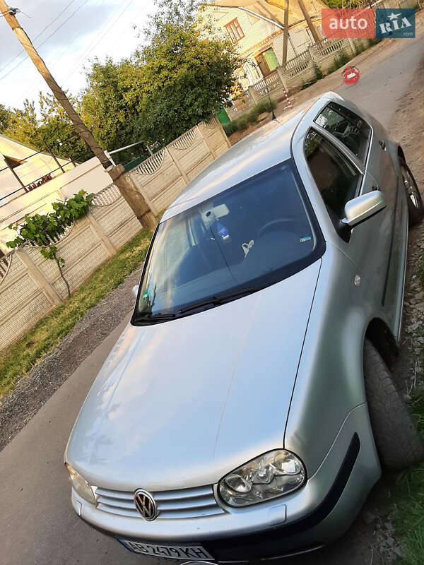 Хетчбек Volkswagen Golf 2002 в Вінниці