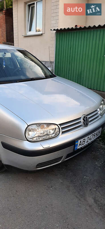 Хетчбек Volkswagen Golf 2002 в Вінниці