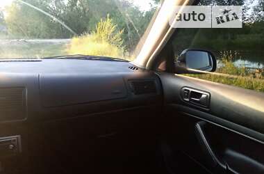 Хетчбек Volkswagen Golf 1999 в 