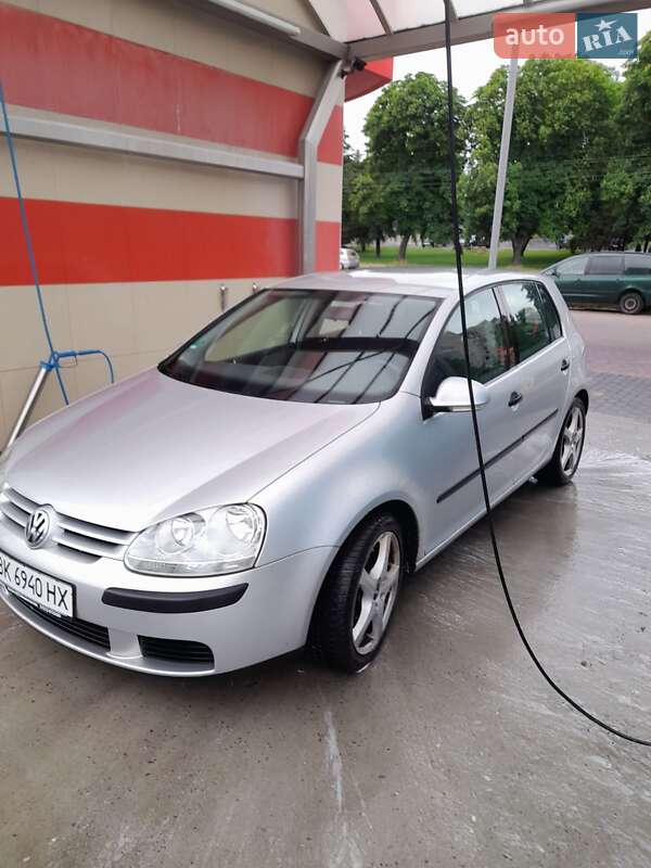 Хетчбек Volkswagen Golf 2005 в Рівному