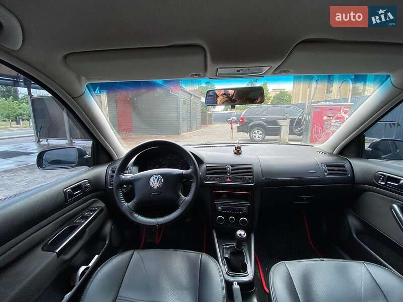 Хетчбек Volkswagen Golf 2003 в Києві